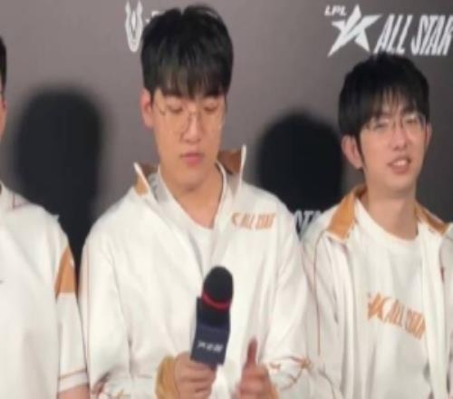 大伙都乐了Tarzan谈在Viper官宣评论区叫老公：大家都这样叫