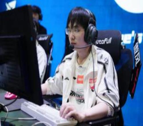 有点顶不住局势了圣枪哥三局对线崩盘毫无作用总数据51310