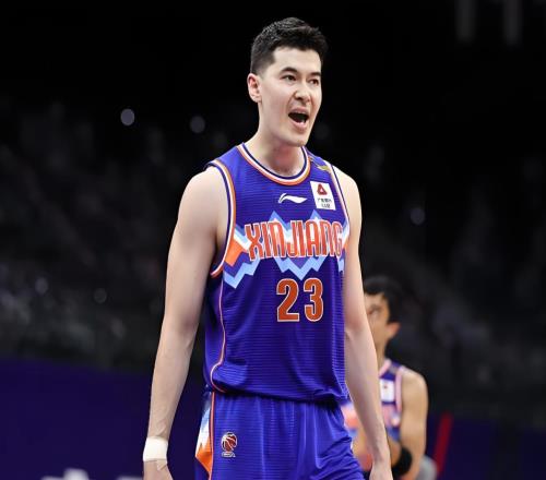 阿不都沙拉木谈新赛季备战情况！表扬2名球员：进步肉眼可见