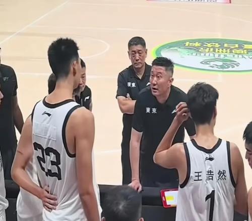 “球圈赵探长”：2米26徐昕，向广东队申请交易
