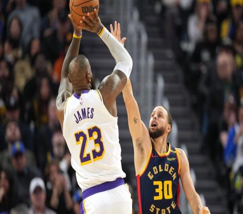 湖人队勒布朗詹姆斯转会勇士队的传闻，遭里奇保罗的断然否认