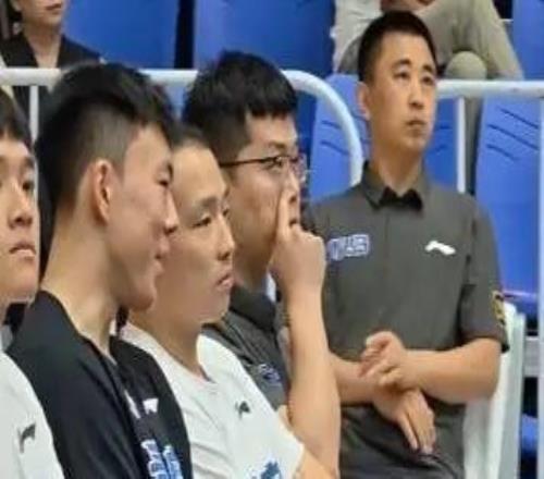 王奕博顶薪签青岛遇阻力受困双重身份或缺席新赛季