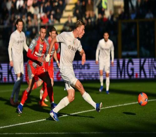 人挪活！曼联弃将闪耀意甲：12场独造8球孔蒂夸他进步很大