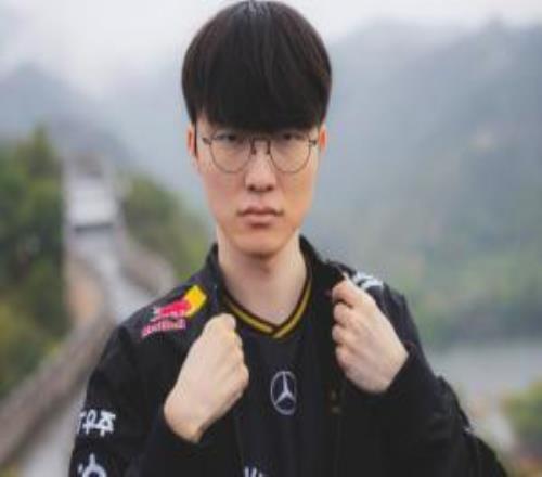 300传奇选手Faker达成个人职业生涯在S赛的第300场比赛