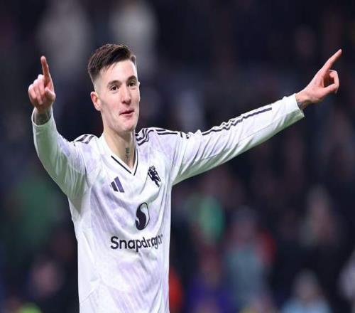 谢什科梅开二度难救主，22爆冷！曼联3连平，利物浦隔空收礼