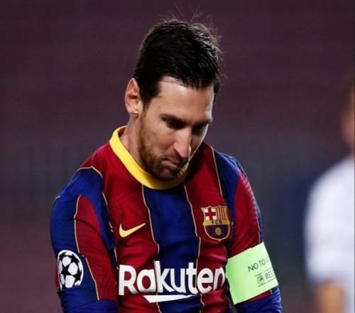 梅西是欧冠进球赛季数历史第一人！连续18年！跟本泽马并列！