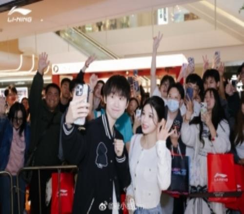 糖小幽分享Doinb线下签售会返图：圆满结束大家回去注意安全