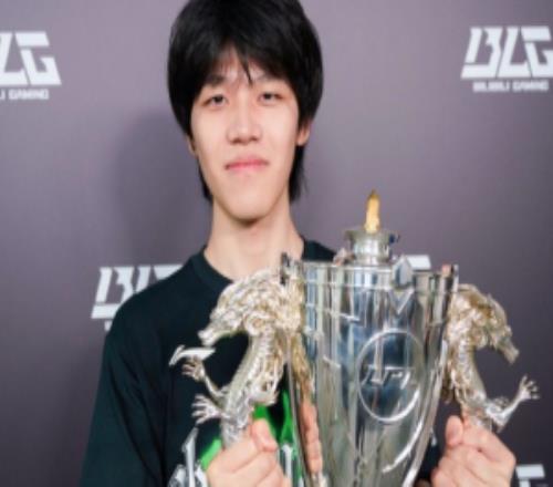 真的假的网传ON发朋友圈指责其余队友澄清没去商K：好快的切割