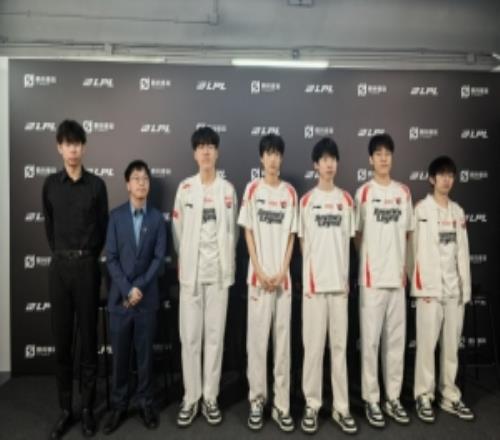 AL赛后群访教练：第二轮复仇很开心但是队伍重心还是放在季后赛