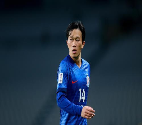 记者：于汉超、戴伟浚、谢鹏飞参加申花合练，吴曦戴面具训练