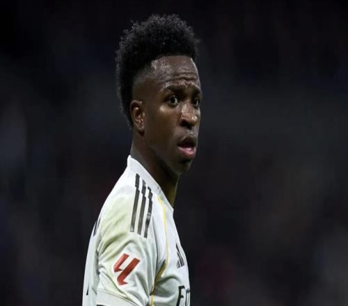 TA谈维尼修斯下滑：在阿隆索体系中，他被要求在左路吸引防守