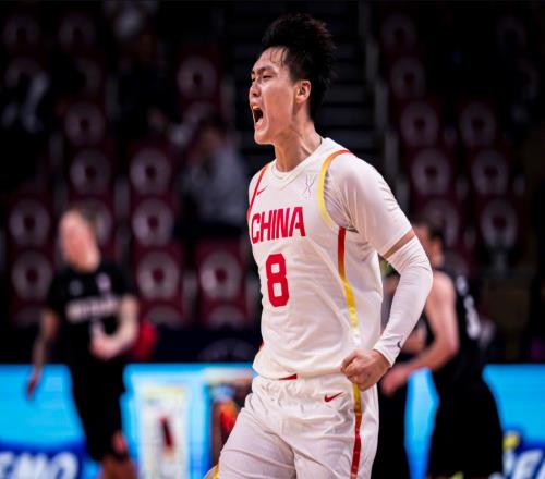 中国男篮进亚洲杯决赛！创下4大不可思议，替补砍44分，周琦赞1人