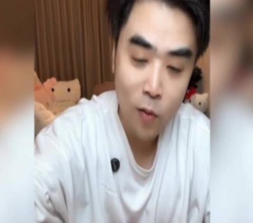 爱笑邀请朱开入教练团朱开：BLG可以救赎！打赢T1要么至少四强