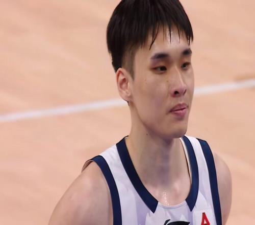 击败北京后！山东扶正谢智杰，高诗岩被取代，徐杰躺进男篮国家队