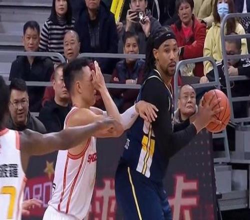 深圳主帅：萨林杰有这样的表现很正常，周鹏在场起到带头的作用