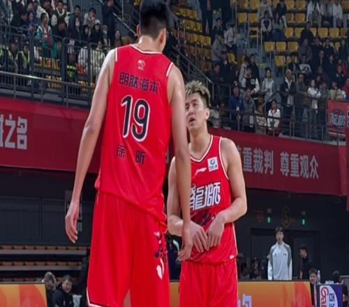 狂砍24分14篮板！郭艾伦复出，最大受益人是他！