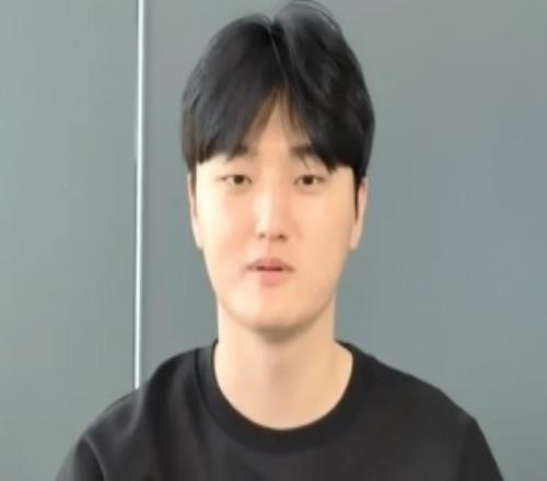 只接冠军AD的班，Peyz生涯的事业运有点好连续三次换队，上一任AD均为冠军AD！