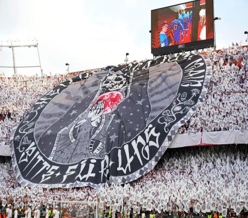 一支德甲中上游球队，为何拥有屡屡攻陷豪门主场的恐怖球迷战力