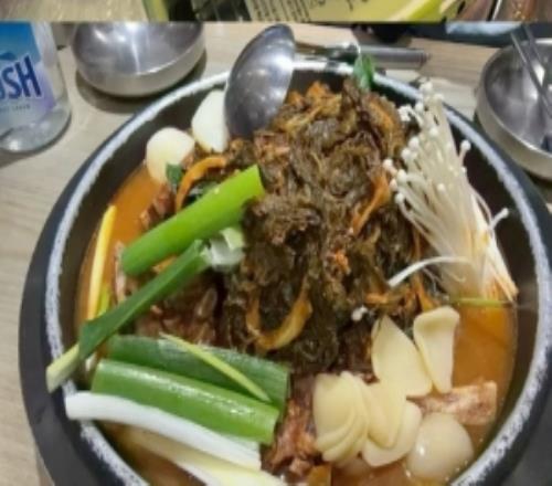 Hope分享韩国训练日常照：来韩国每一天离不开麻辣香锅，吃了Faker泡面