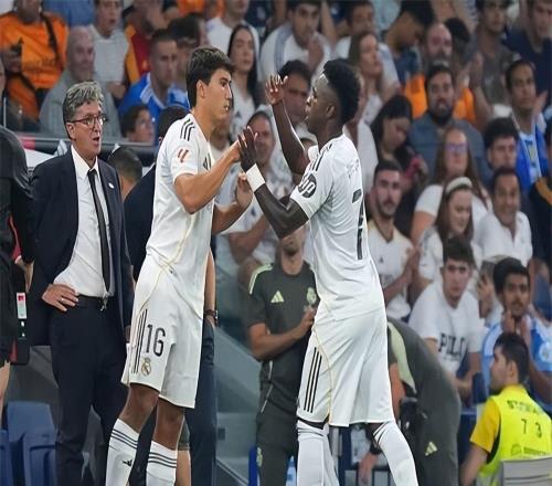 再次爆炸！维尼修斯被换下时抱怨遭狂嘘，切尔西正在评估购买机会