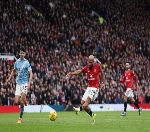 为曼联首开记录，姆伯莫首次在英超赛场攻破曼城的球门