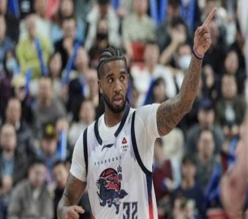 记者：山东高速正在联系新外援，以解克里斯伤病缺席的困境