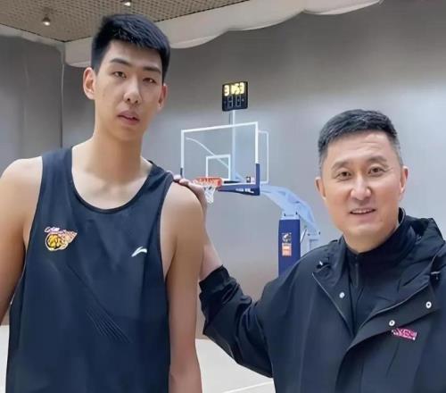 徐昕近期将开广东队，经纪人董昊暗示可能加盟青岛男篮
