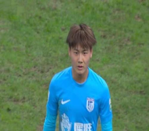 毛伟杰变球王曲格平改踢后卫大连U21冲乙关键战王钰栋驰援浙江