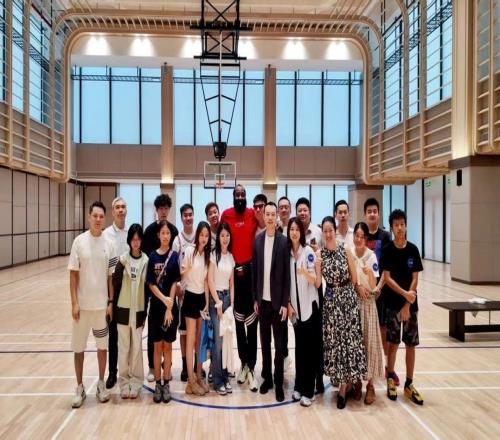NBA巨星哈登中国行广州站首选南天名苑天CLUB！赛事级球场设施获球星点赞