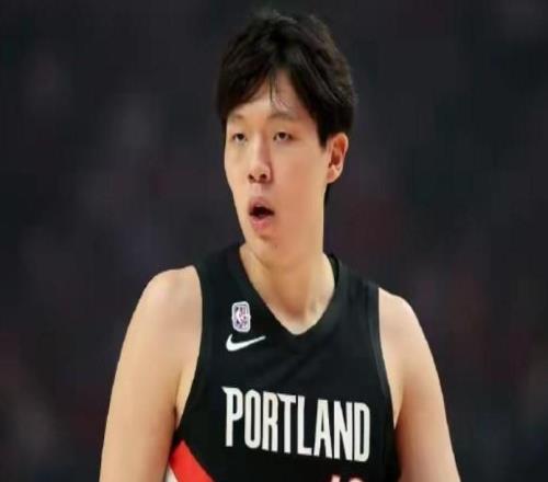 媒体人：杨瀚森上场出场时间不多，背靠背打残阵湖人适合他发挥