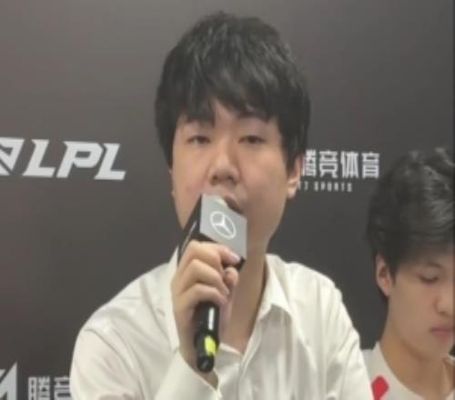 WE教练：优势绷不住有很多时候就差一点总是出失误被对方反打