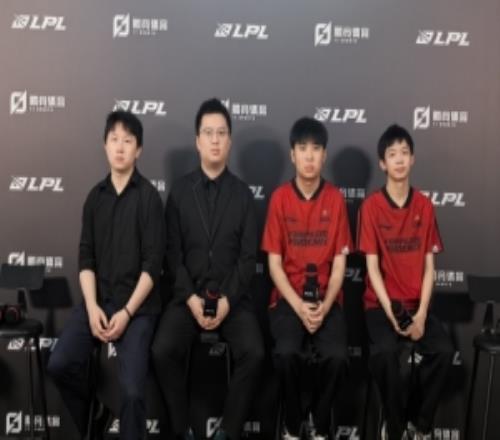 FPX赛后群访教练：要打好我们自己的内容练出我们自己的东西
