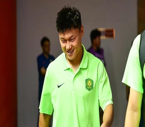 国安锋线杀手离队，著名记者打哑谜暗示新东家，两家中超球队2选1