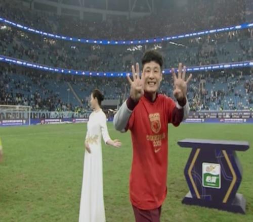 夺冠后武磊泪崩！3年2次落泪，中超第4冠，复刻梅西庆祝动作
