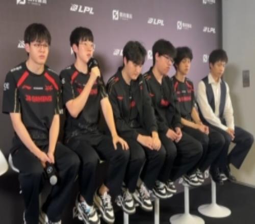 JDG赛后群访厂长：要重视训练中发生的问题积极去解决