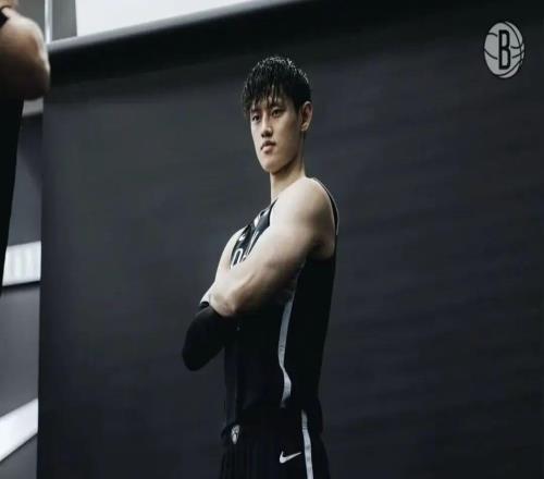 曾凡博签约篮网！中国男篮，请继续走出去