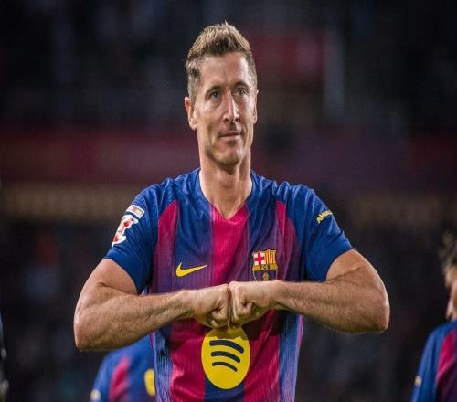 记者：莱万腘绳肌不适缺席训练，他将不会参加本轮国王杯