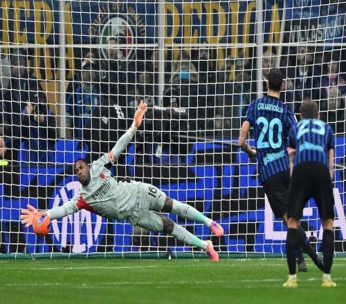 米体：米兰对迈尼昂的年薪报价提高至500万欧，尤文正在关注