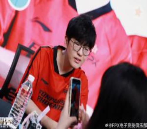 打涅槃手拿把掐Jiejie加入FPX后首次在比赛中打出正战绩，赵信砍下9113