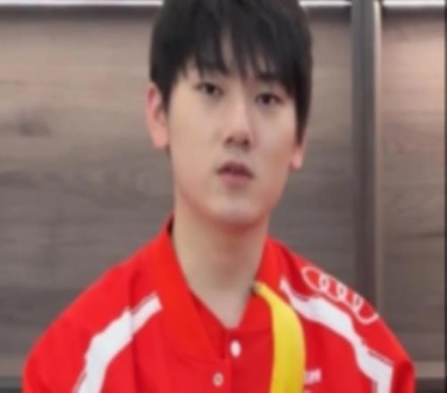 LPL赛事官媒整活：本台记者祝你新年快乐