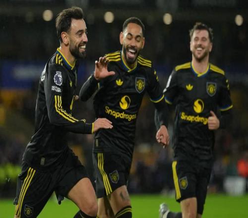 一战成名！曼联19岁中卫闪耀英超他从约罗手中抢走首发