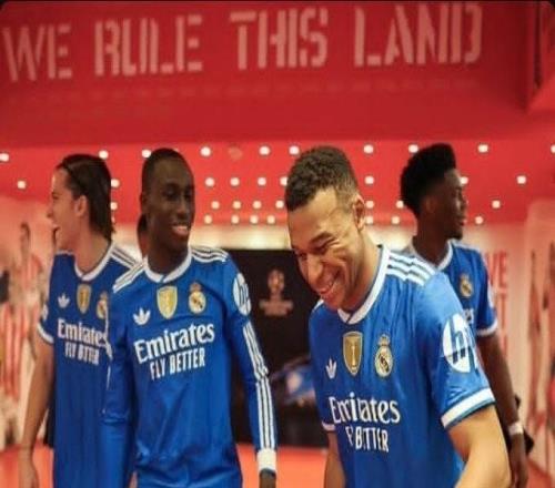 记者：皇马更衣室很团结，球员私下进行了交流以保持竞技表现