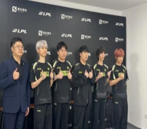 NIP赛后群访Doinb：我们表现比第一轮好所以今天能复仇EDG