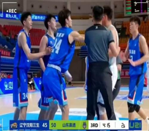 禁赛3年后续：辽篮送张峻豪黄秋实去西班牙U22联赛杨鸣宴请送行
