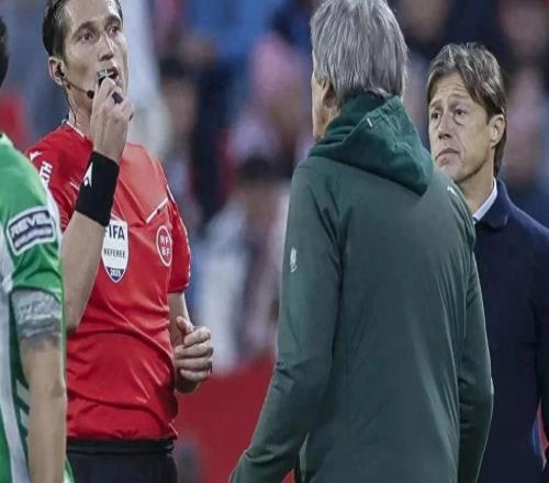 裁判报告详述塞维利亚德比中断始末：因球迷投掷打火机和水瓶