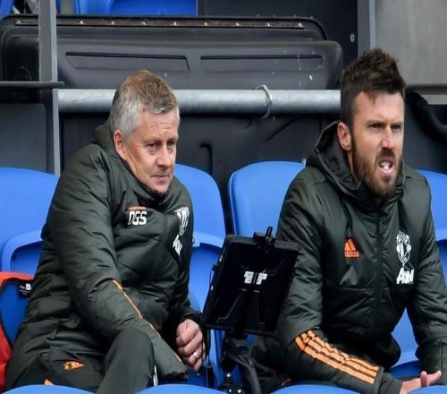 记者：曼联内部人士对关于索尔斯克亚迅速升温的舆论感到不满