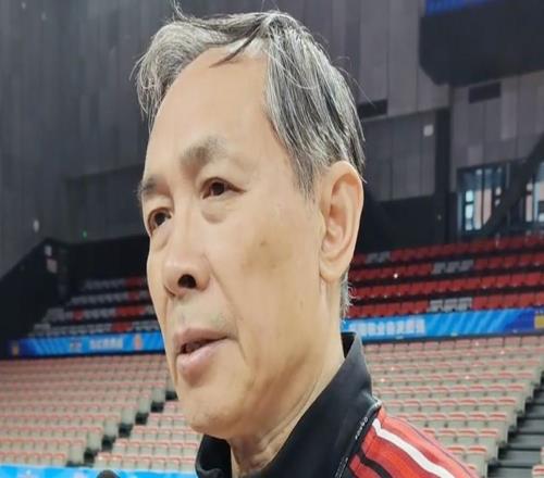 许利民：周琦眼睛受伤今晚缺席，目前伤员很多望大家保持信心