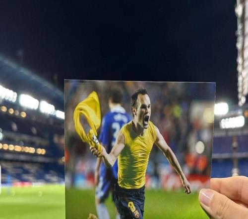 巴萨赛前发小白当年绝杀照，切尔西赛后用埃斯特旺破门照回应