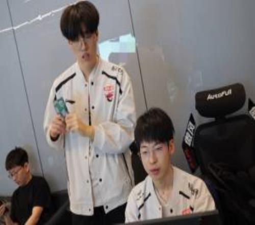 务必留下Kael！数据网站显示AL下路双人组合同到期