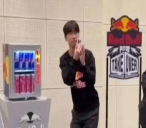 很多观众都认为Doran菜，吧友们觉得现役上单有没有哪位选手能做到稳定压制他的